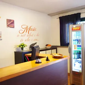 Bed and breakfast Music, Milán
